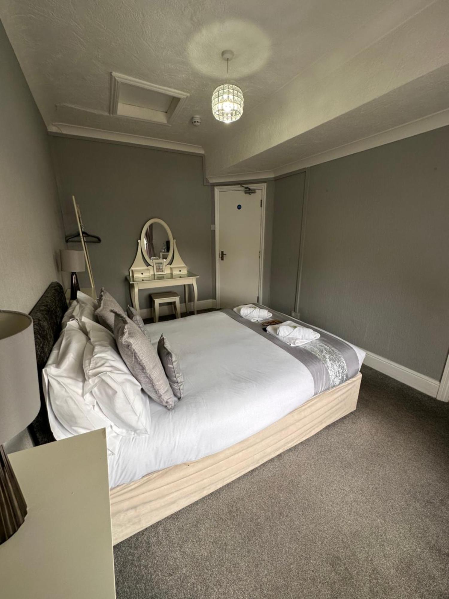 The Six Bells Bed & Breakfast Rochester  Dış mekan fotoğraf