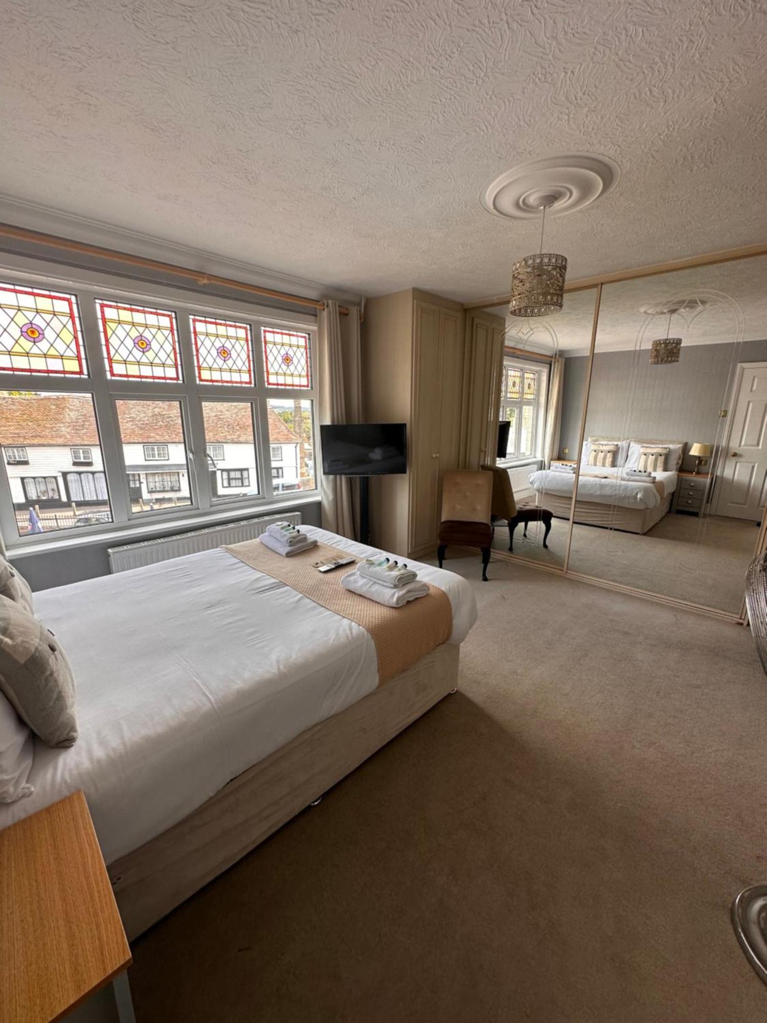 The Six Bells Bed & Breakfast Rochester  Dış mekan fotoğraf